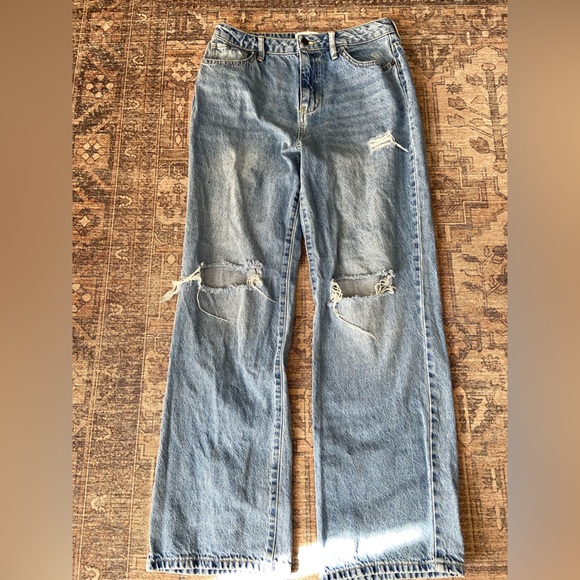 Distressed jeans - Picture 1 of 4